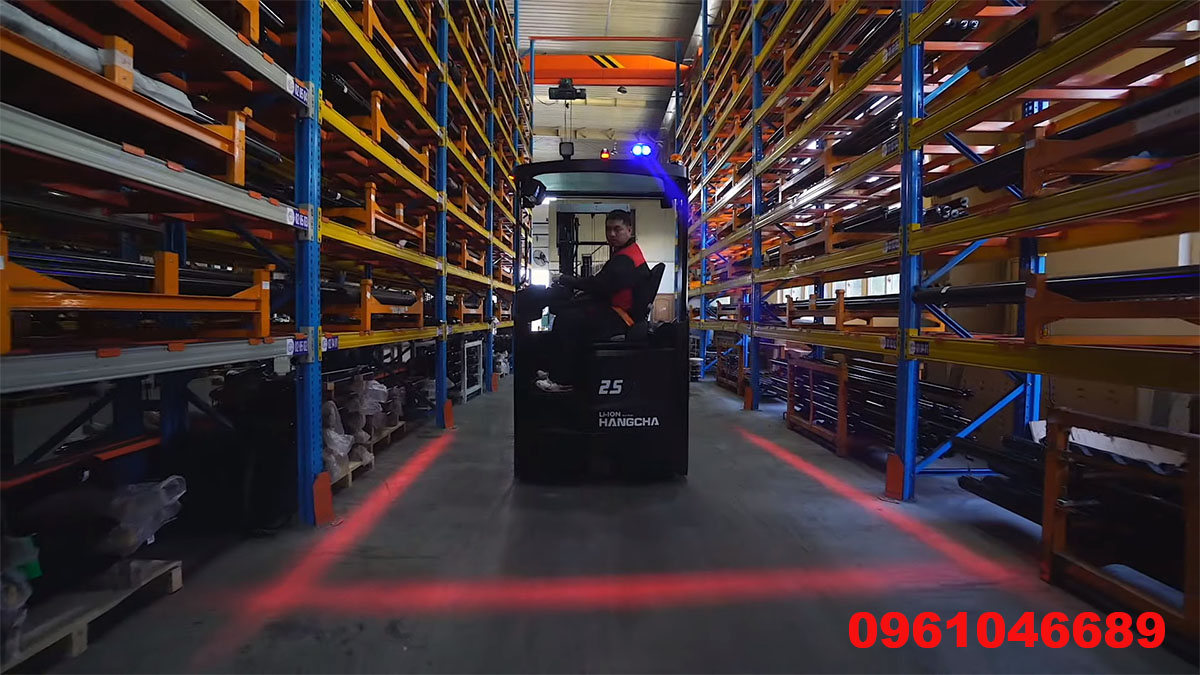 xe nâng reach truck 2.5 tấn