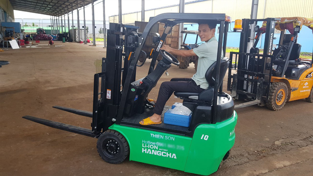 Xe nâng điện 1.5 tấn