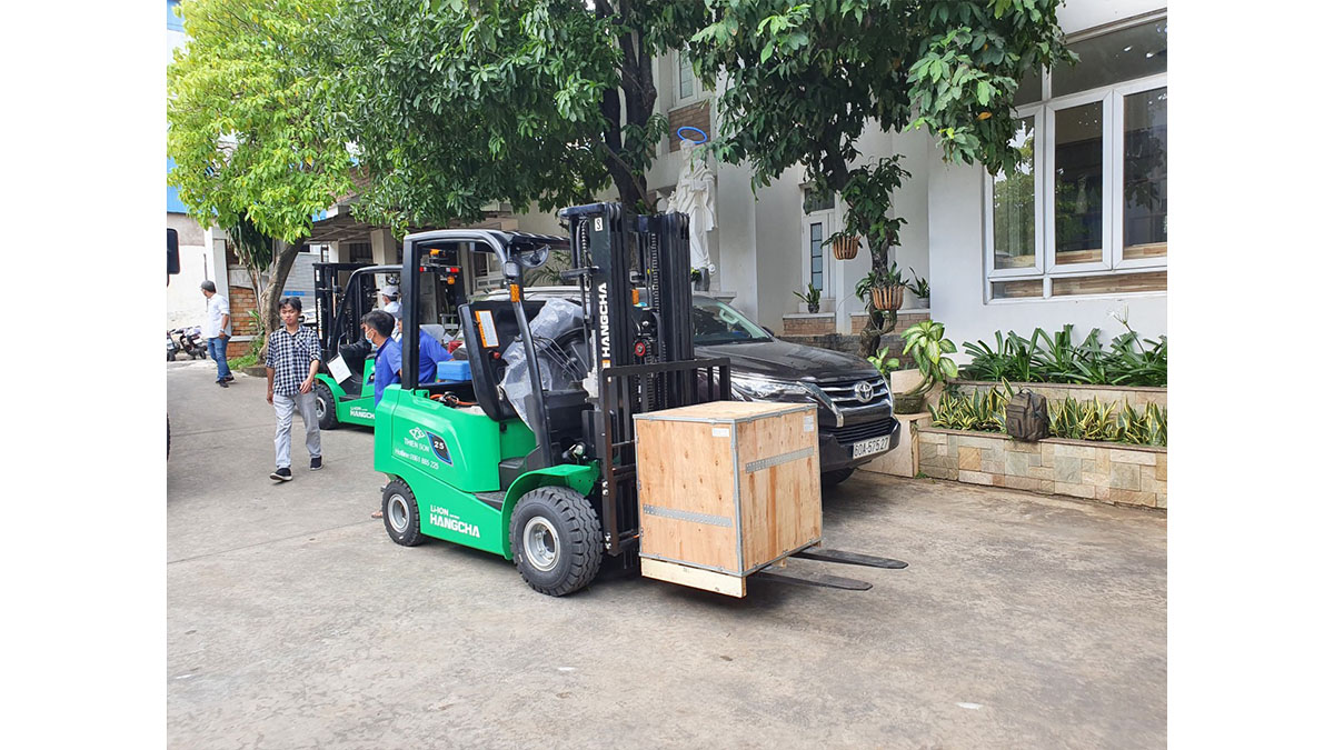 Xe nâng điện 1.5 tấn bình Axit