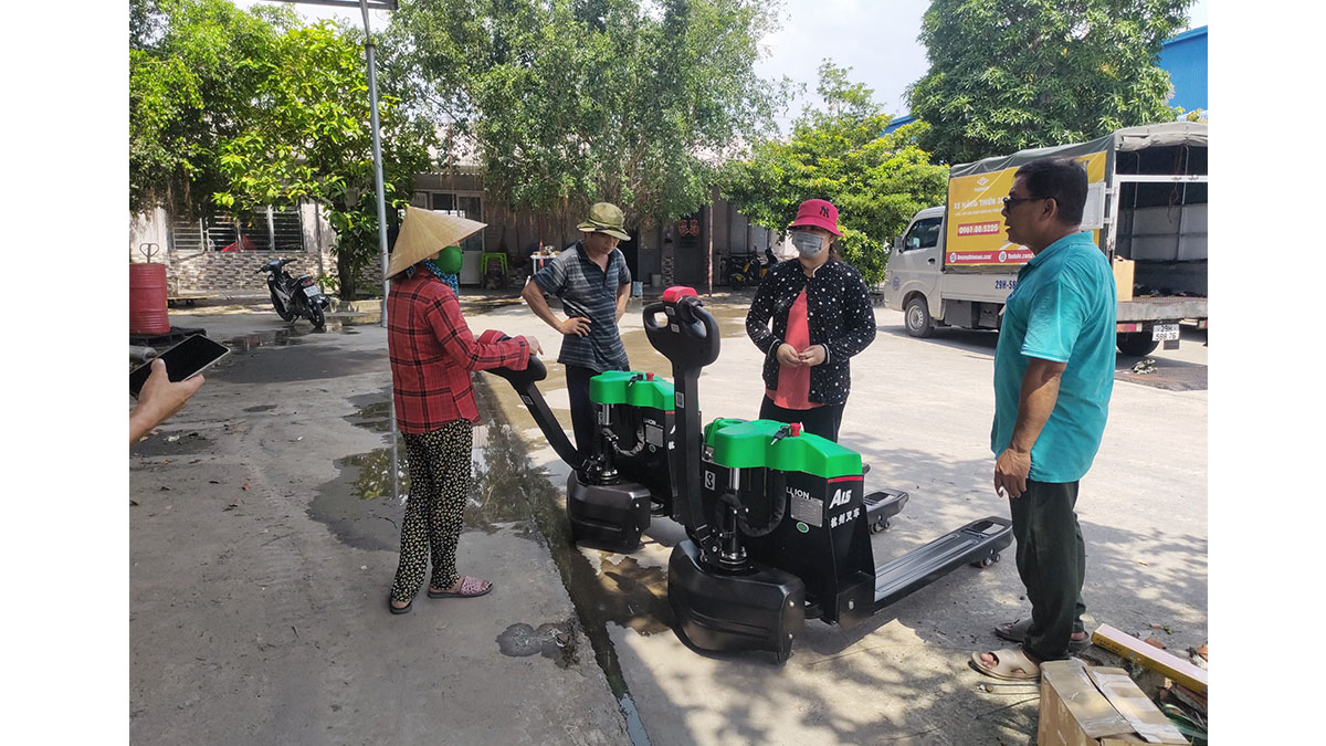 Xe nâng tay điện