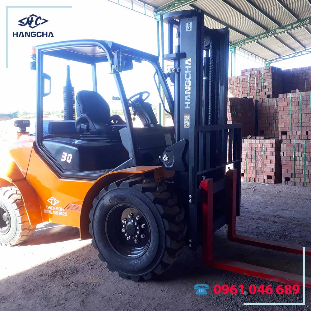 Xe nâng địa hình 01