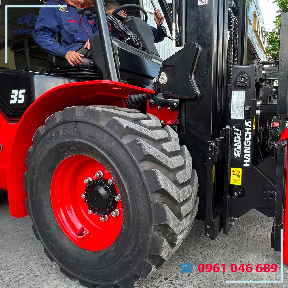 Xe nâng địa hình 08