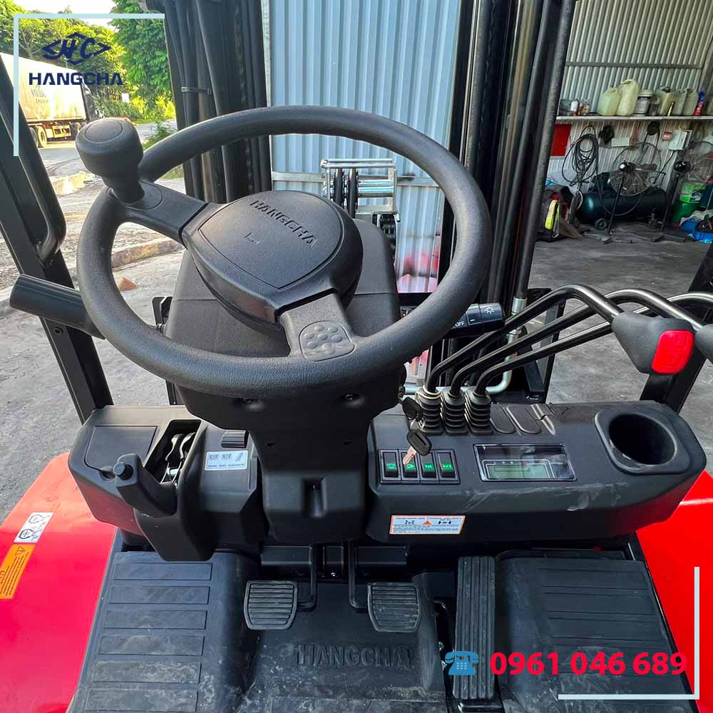 Xe nâng địa hình06
