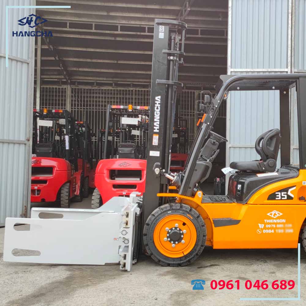 xe nâng kẹp vuông 3