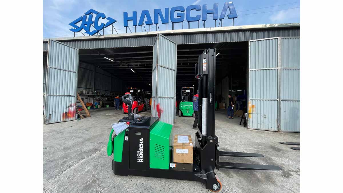 xe nâng tay cao 2 tấn
