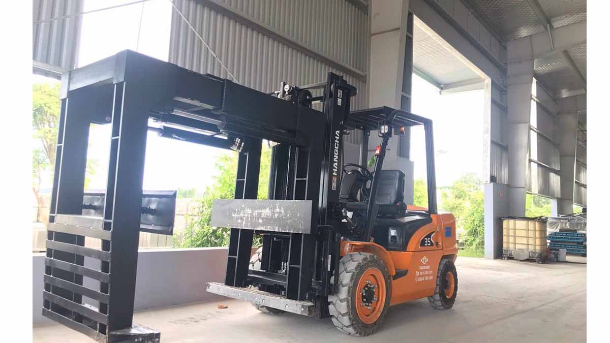 xe nâng 3 tấn kẹp gạch