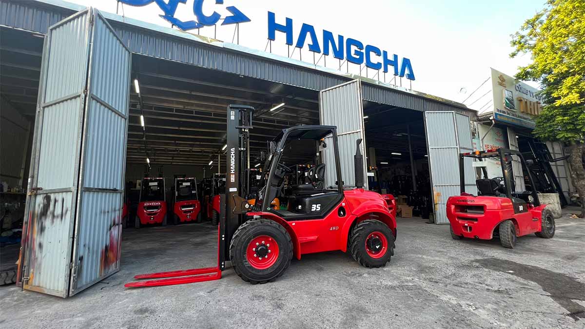 xe nâng địa hình một cầu