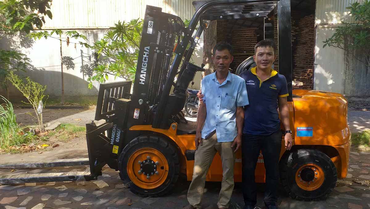xe nâng gật gù