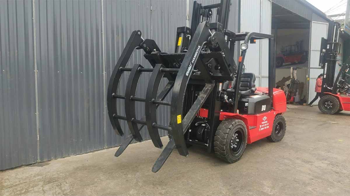 xe nâng 3 tấn kẹp gỗ