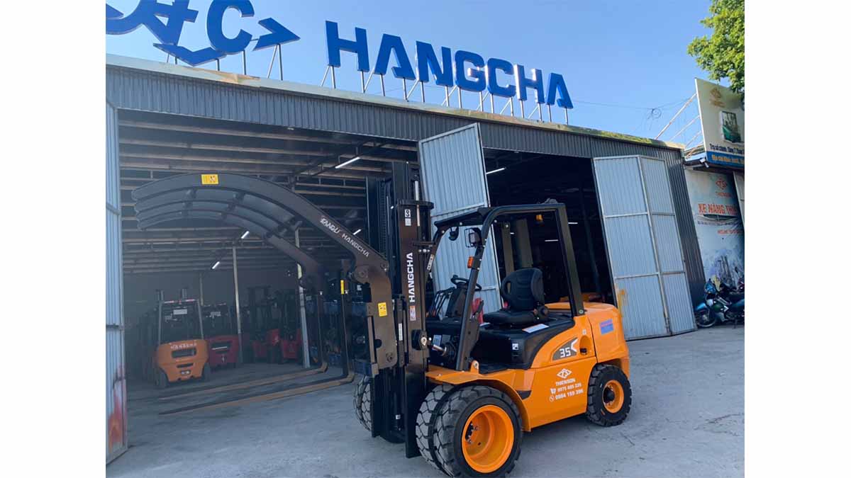 xe nâng kẹp gỗ