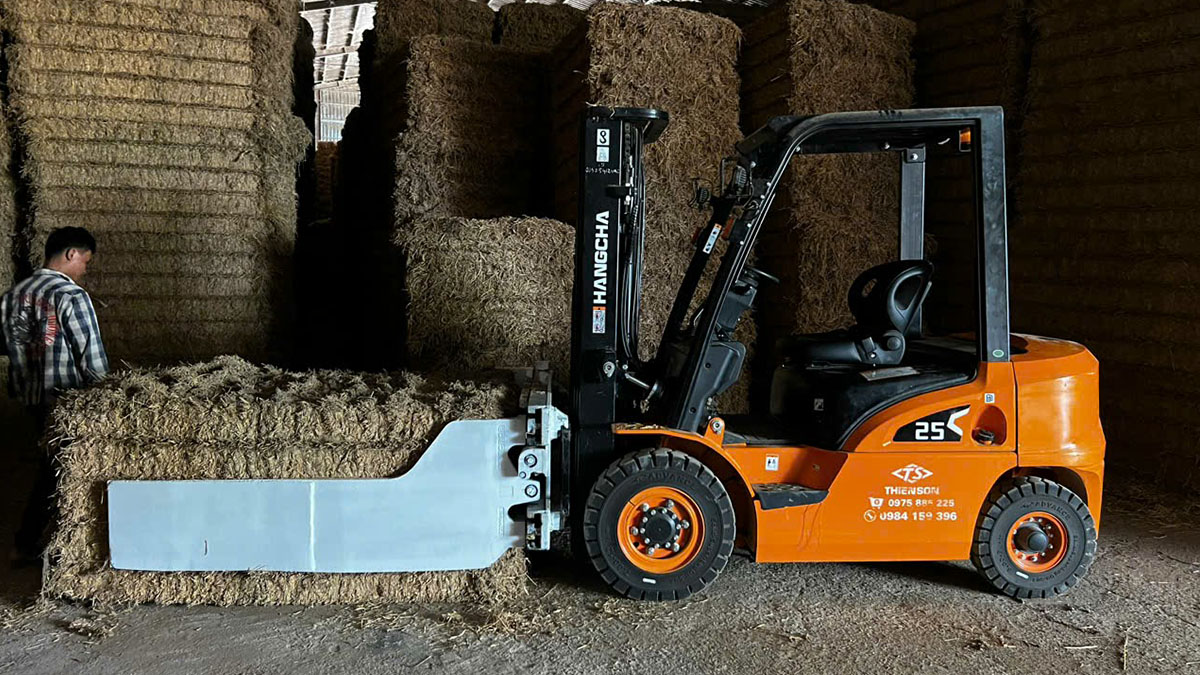 Xe nâng dầu 2.5 tấn