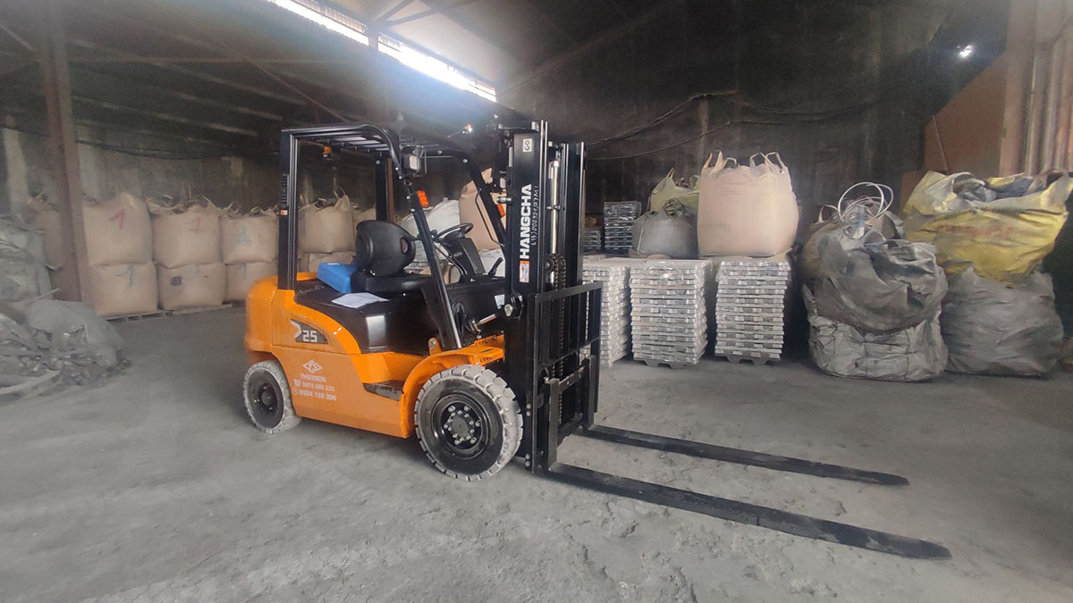 Xe nâng dầu 2.5 tấn hangcha cũ