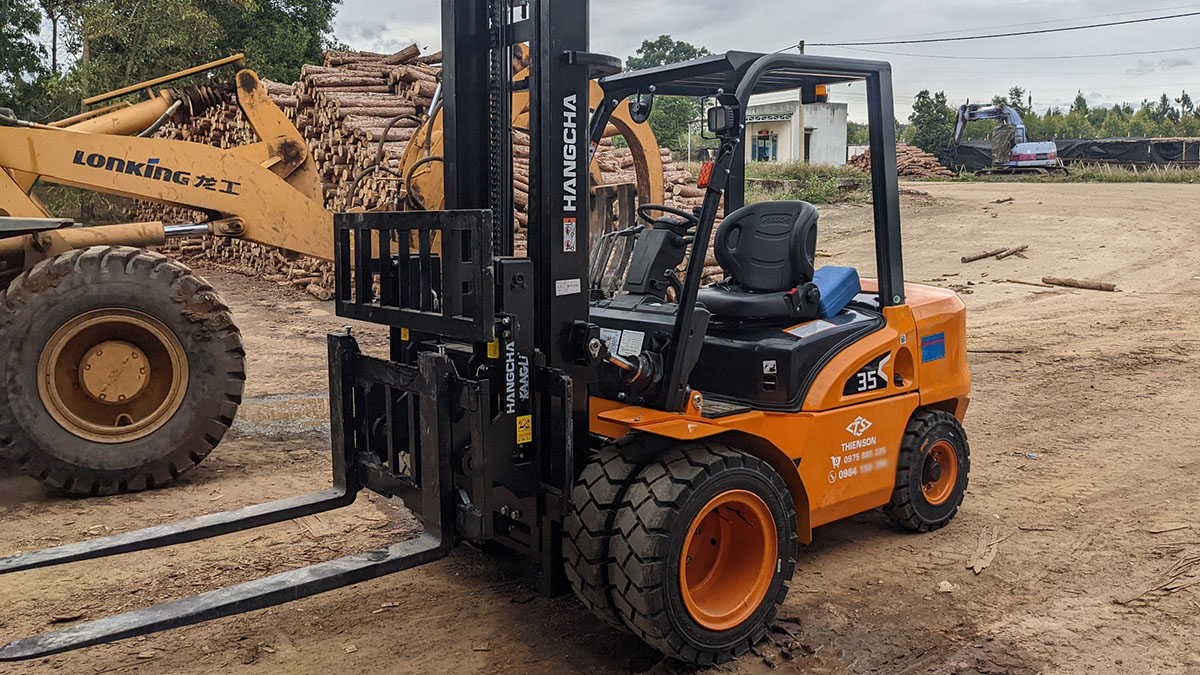 Thuê xe nâng dầu 3.5 tấn