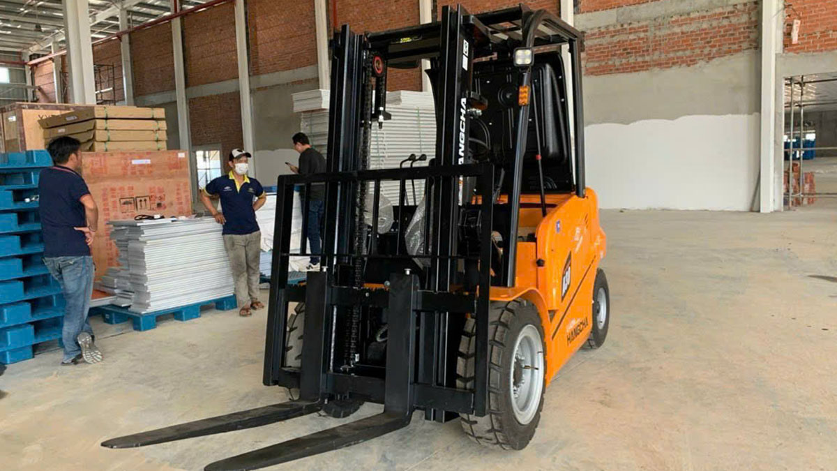 Giá xe nâng điện 3 tấn hangcha